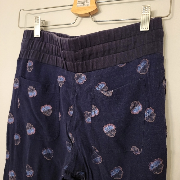 Sunday Best Flower Joggers - Picture 8 of 9